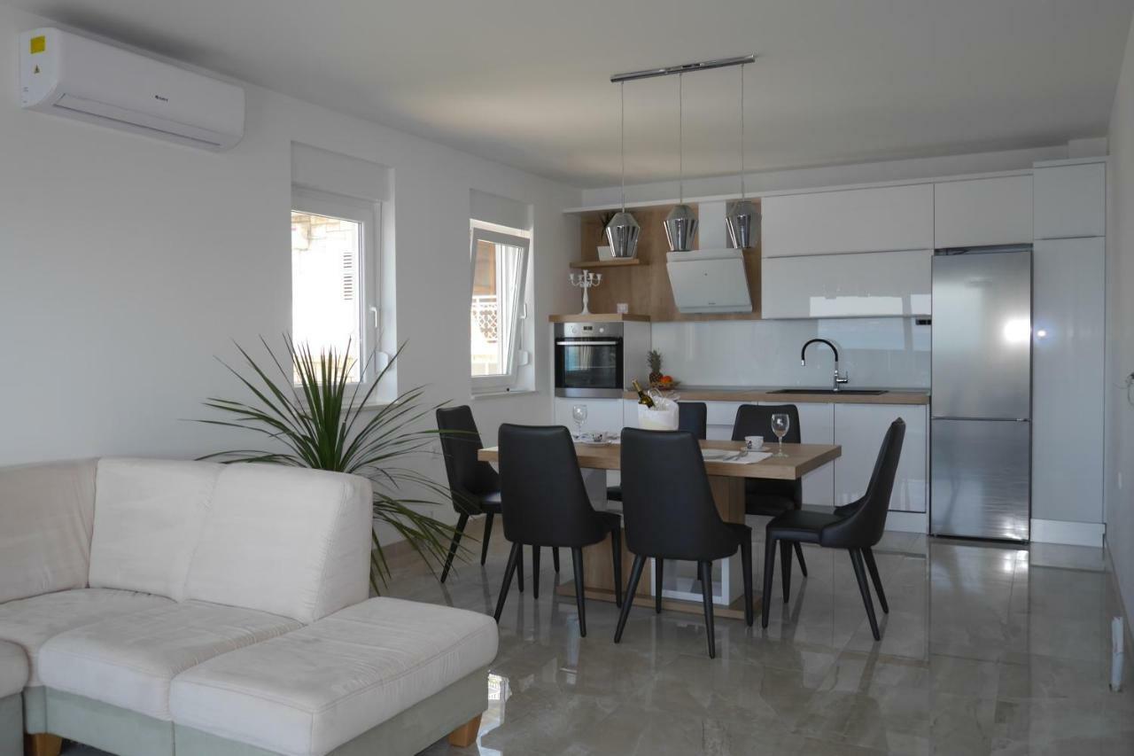 Luxury Apartments Beach Jesenice  Esterno foto